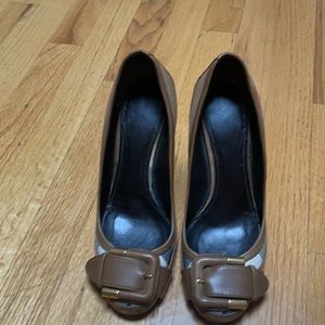 Burberry nova check brown pump in good condition